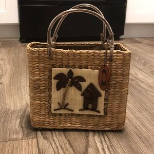 AUGUST 100% NATURAL STRAW HANDBAG.